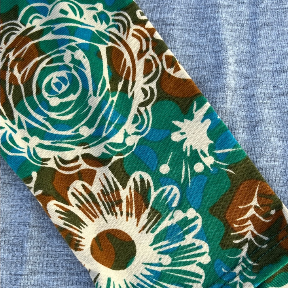 LuLaRoe Randy Tee - Picture 4 of 7